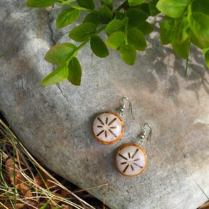 Korvakorut, upotettu luu/visa