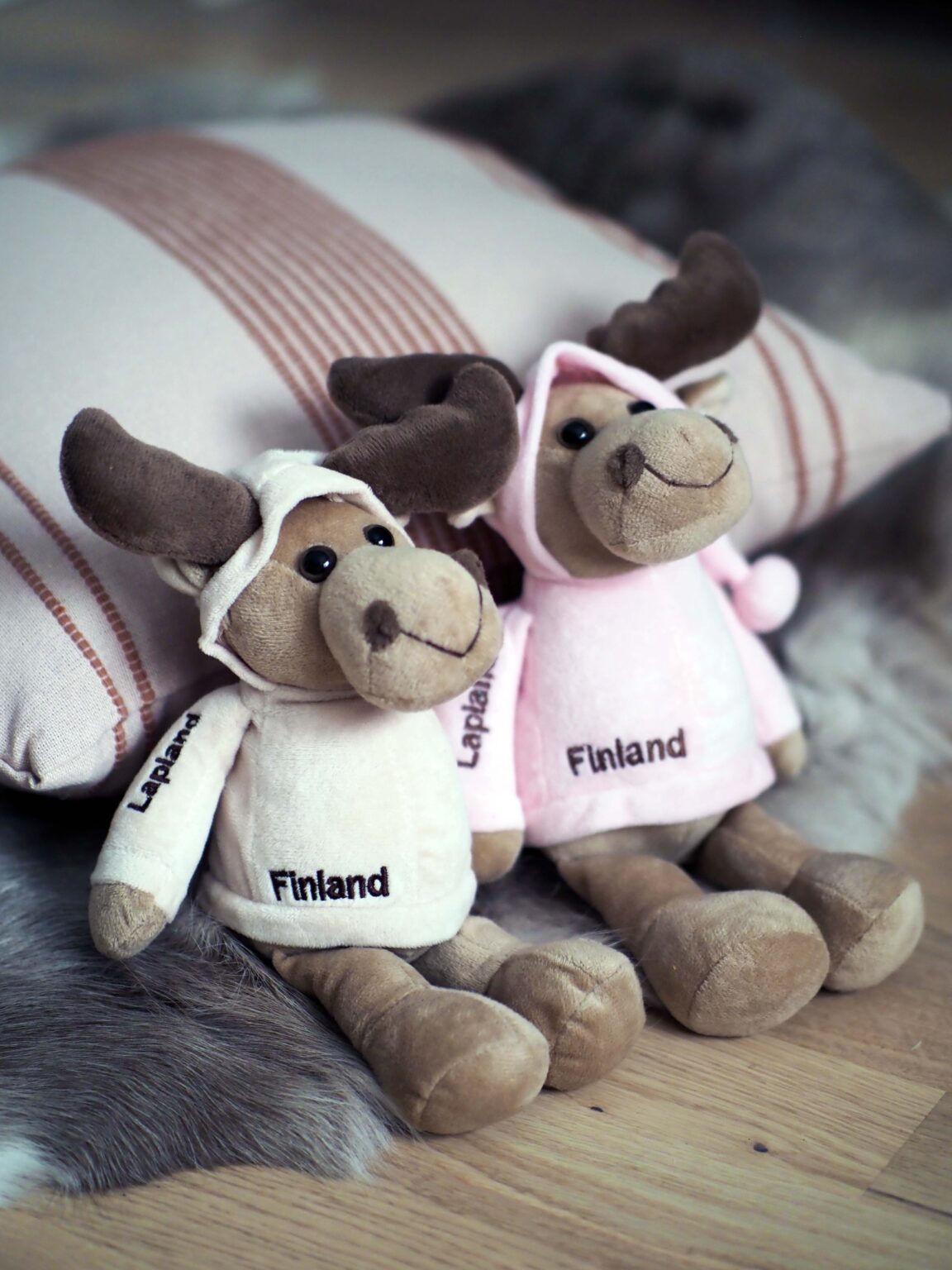 Unihirvi, vaaleanpunainen