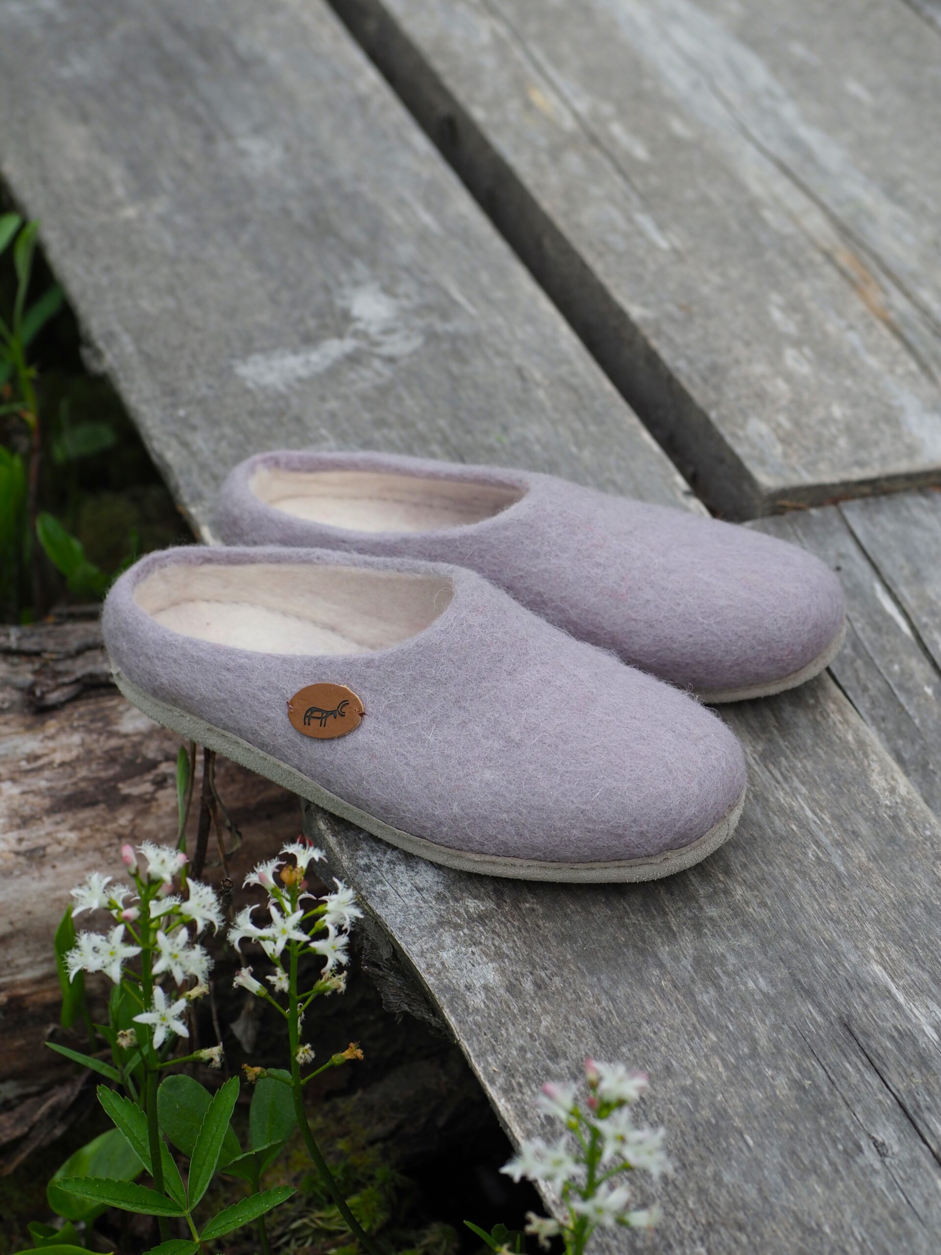 Lampaanvillatossut, lila