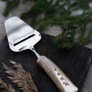 Juustohöylä koristeellisella kahvalla